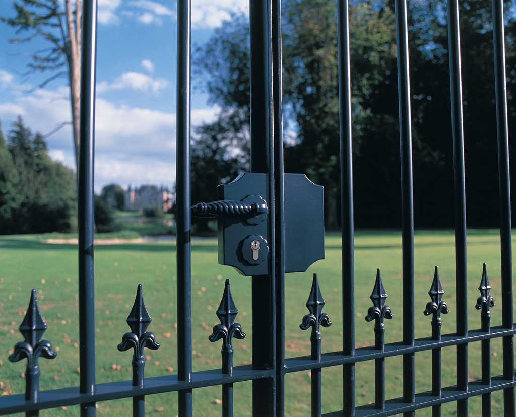 LOCINOX LAKYF2 KLEIN SIERPOORTSLOT IN OPBOUW